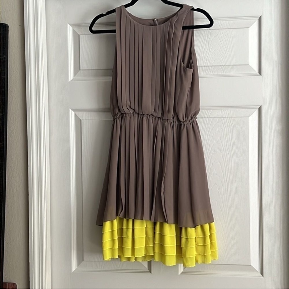 Jessica Simpson XSBrown and Yellow Pleated Dress - Picture 6 of 10